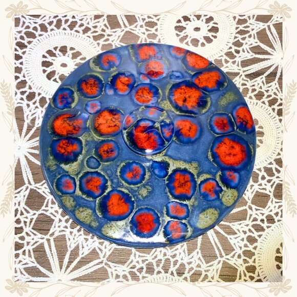 Vintage 1981 Handcrafted Ceramic Casserole Dish – Retro Glaze - Picture 2 of 6